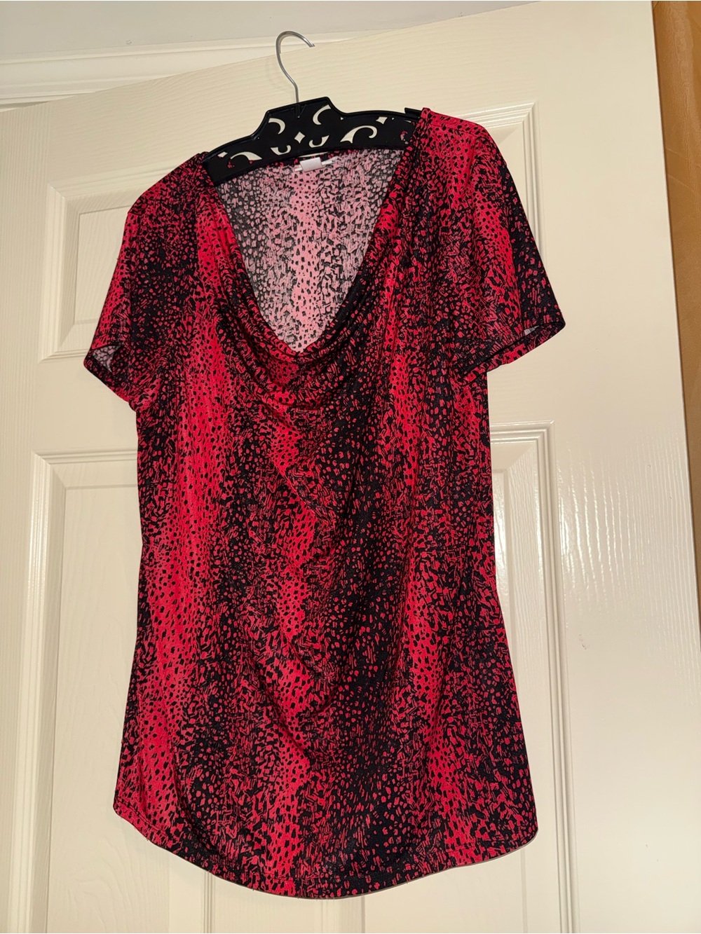 Jaclyn Smith Red and Black Short Sleeve Cowl Neck Top